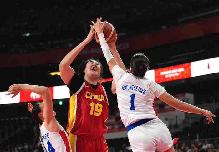 逐鹿名古屋|中国女篮大胜蒙古晋级四强,张子宇砍下20分9篮板